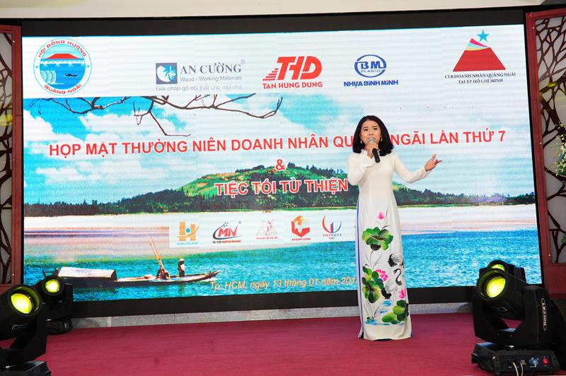 Nữ ca sĩ Hiếu Nhi