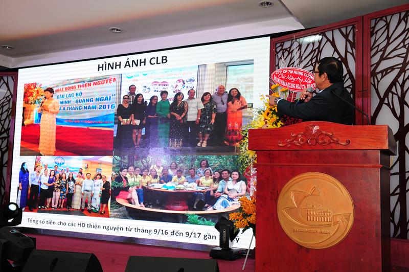 Nhà báo Quốc Vĩnh-Chủ tịch HĐH và CLB Doanh Nhân Quảng Ngãi tại Tp. HCM trình bày tổng kết quá trình hoạt động 1 năm qua