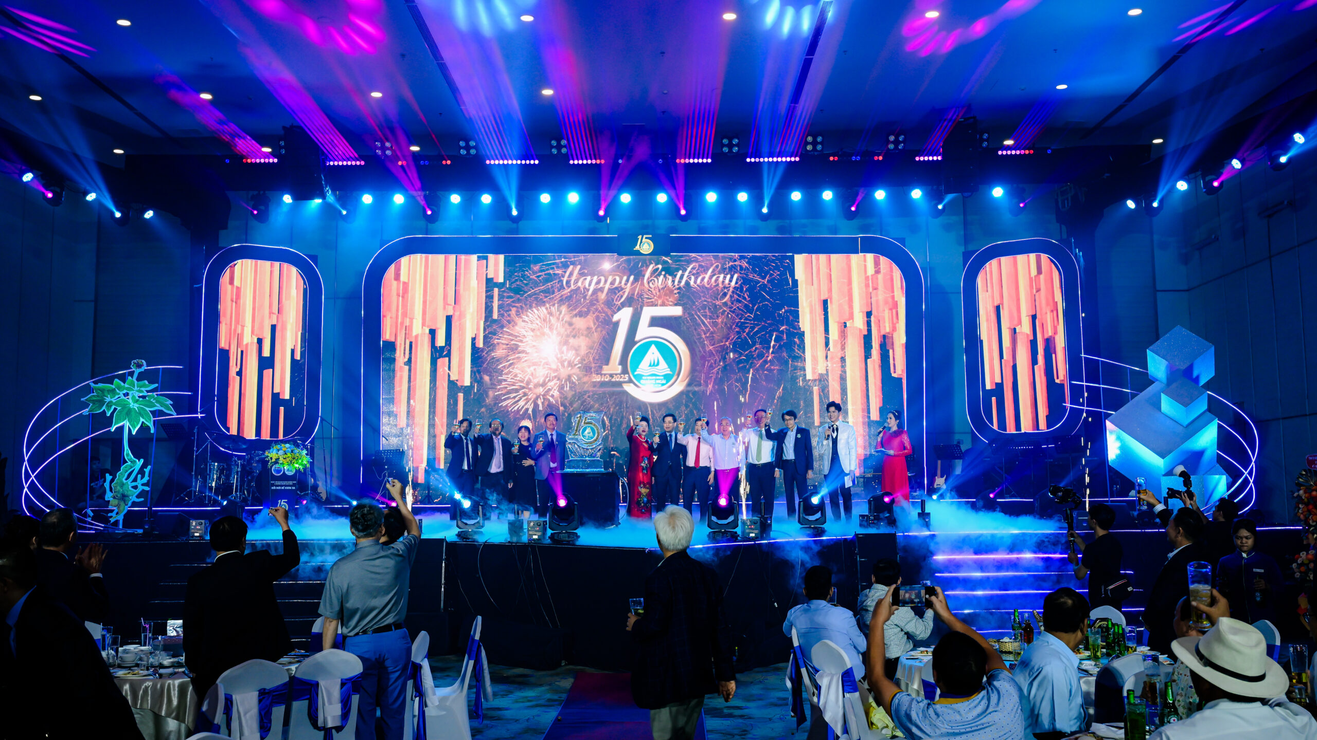 Tổng Hợp Video Sự Kiện Ngày Hội Doanh Nhân Quảng Ngãi và Những Người Bạn 2025 Tổng Hợp Hình Ảnh Sự Kiện Ngày Hội Doanh Nhân Quảng Ngãi Và Những Người Bạn 2025