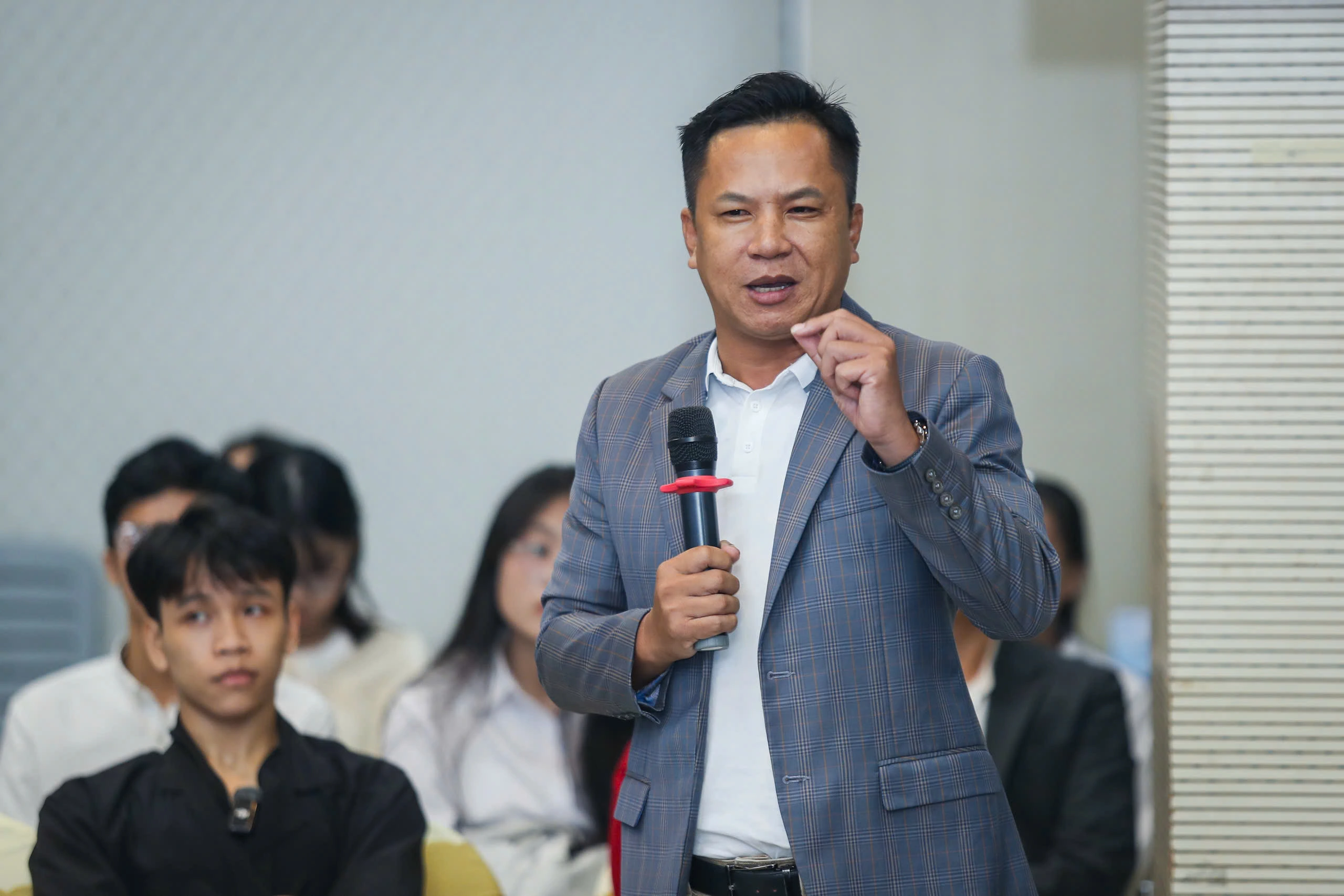 Ông Nguyễn Văn Định, chủ thương hiệu "Vua tỏi Lý Sơn" nhấn mạnh yếu tố tình cảm đối với quê hương khi xây dựng thương hiệu