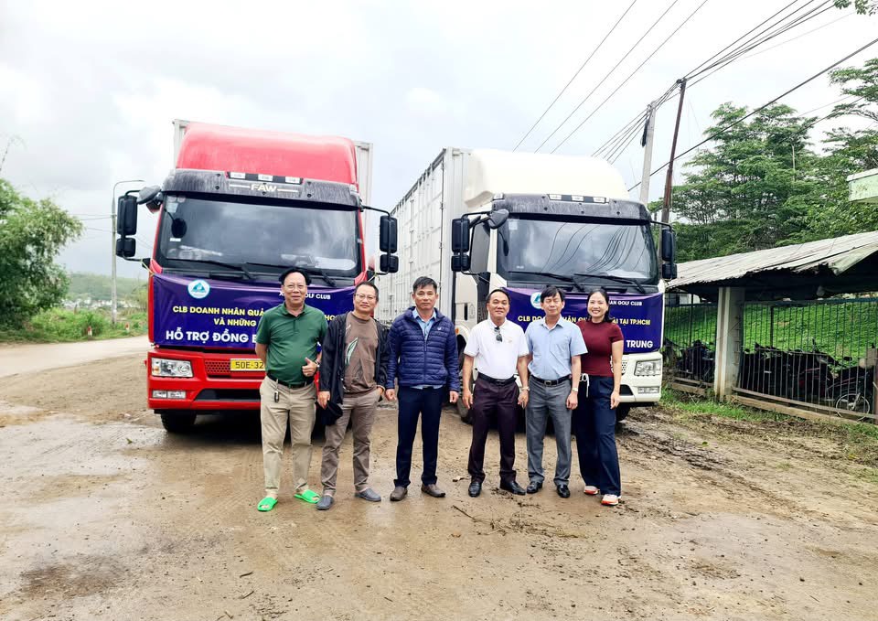 CLB Doanh nhân Quảng Ngãi & Những người bạn trao 1.500 phần quà hỗ trợ bà con La Hai (Phú Yên) CLB Doanh nhân Quảng Ngãi & Những người bạn trao 1.500 phần quà hỗ trợ bà con La Hai (Phú Yên)